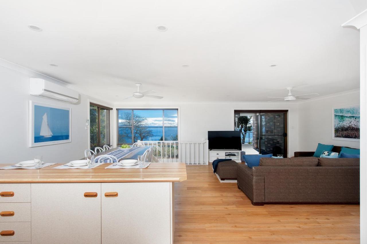 Dutchie'S Dream - Glorious Views And Opposite Dutchies Beach Nelson Bay Bagian luar foto