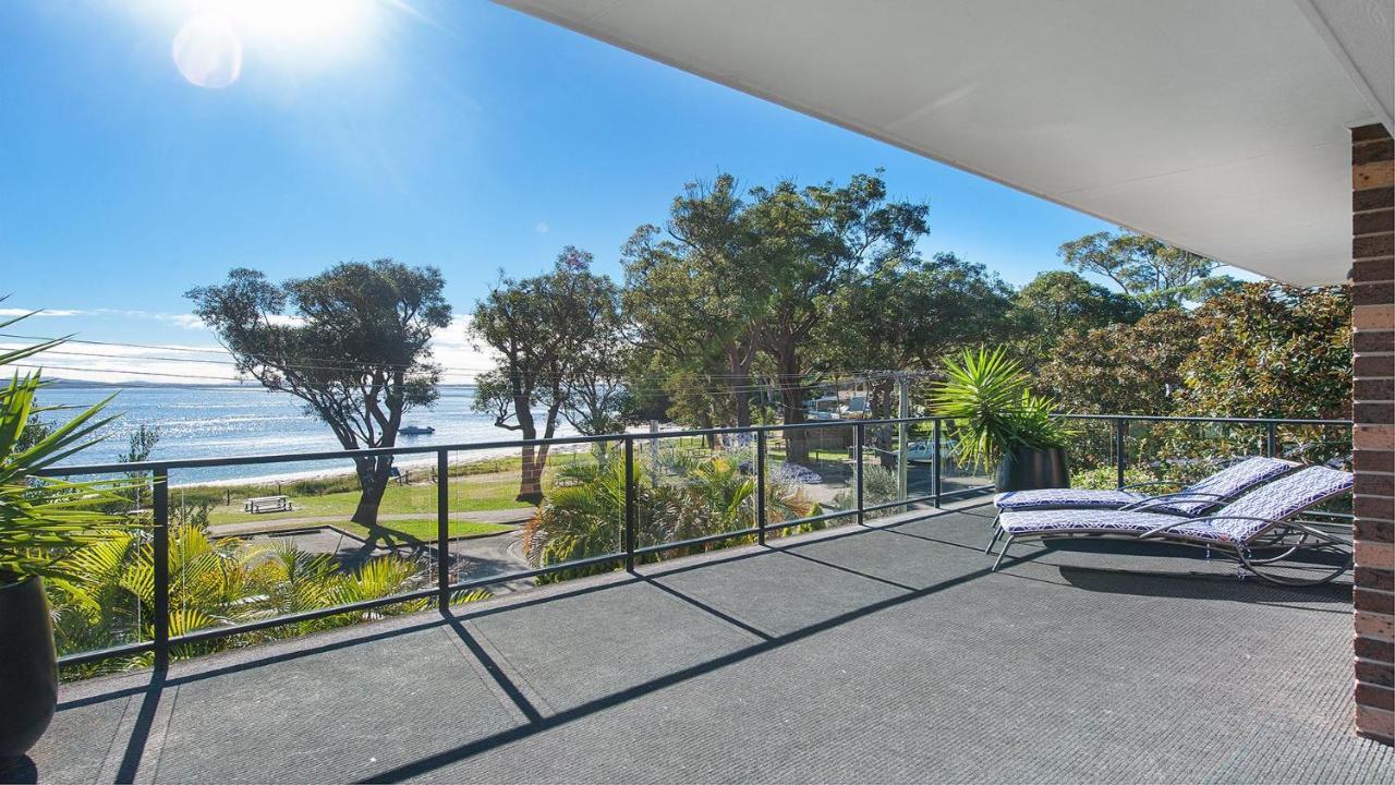 Dutchie'S Dream - Glorious Views And Opposite Dutchies Beach Nelson Bay Bagian luar foto