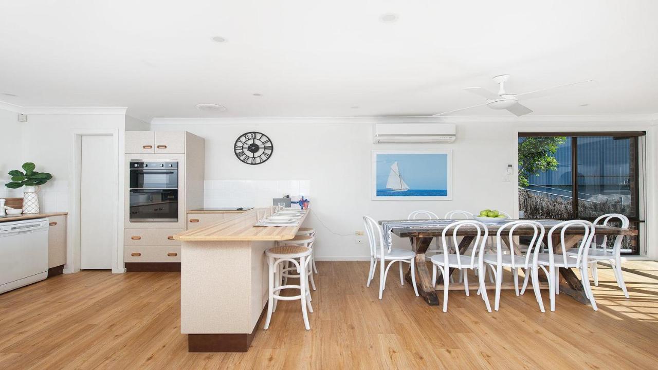 Dutchie'S Dream - Glorious Views And Opposite Dutchies Beach Nelson Bay Bagian luar foto