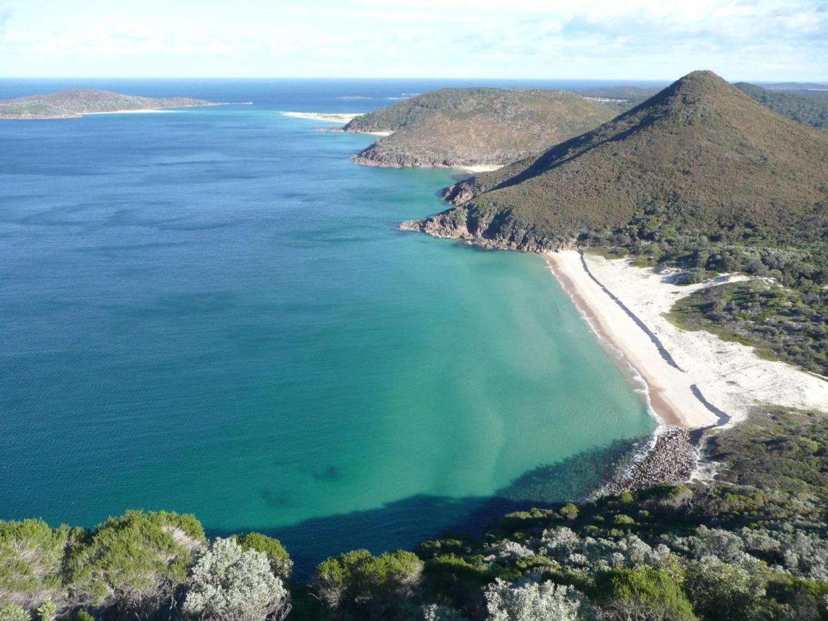 Dutchie'S Dream - Glorious Views And Opposite Dutchies Beach Nelson Bay Bagian luar foto
